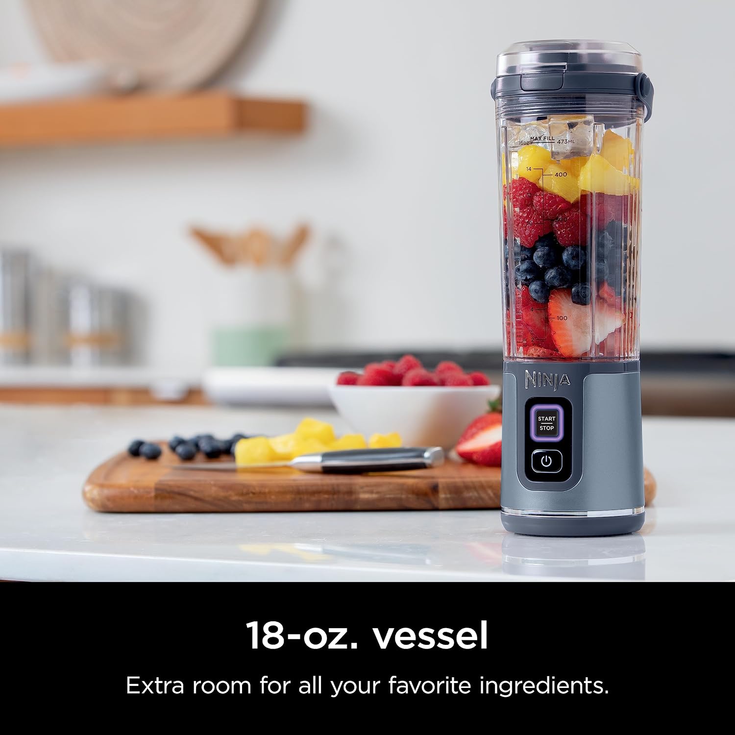 Mixeur portable Ninja BC151NV Blast, sans fil, récipient de 530 ml, mixeur personnel pour shakes et smoothies, sans BPA, couvercle étanche et bec verseur, rechargeable par USB-C, lavable au lave-vaisselle, bleu jean (reconditionné)