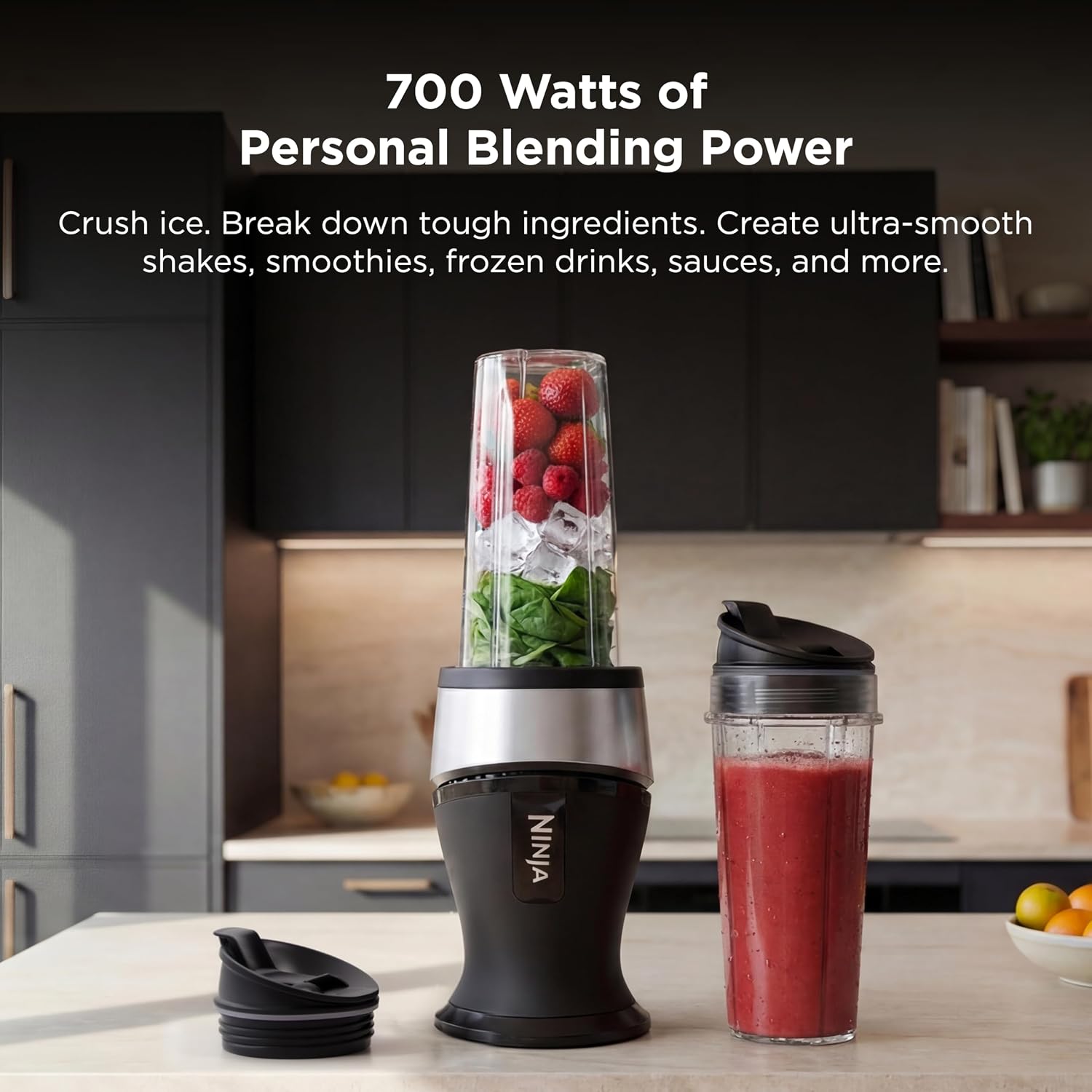 Mixeur personnel compact Ninja Fit | Pour smoothies, frappés et boissons glacées | (2) gobelets de 47 cl à emporter avec couvercles à bec | 700 W | Noir | QB3001SS