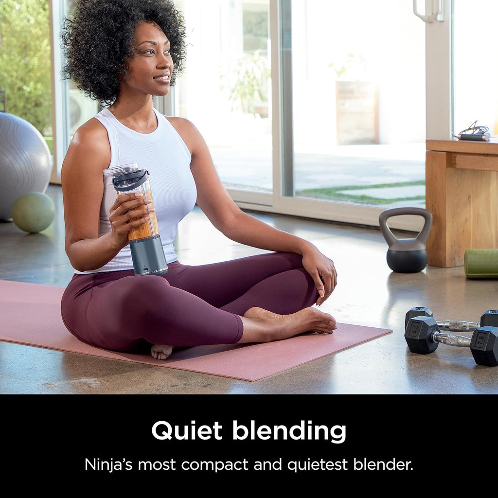 Mixeur portable Ninja BC151NV Blast, sans fil, récipient de 530 ml, mixeur personnel pour shakes et smoothies, sans BPA, couvercle étanche et bec verseur, rechargeable par USB-C, lavable au lave-vaisselle, bleu jean (reconditionné)